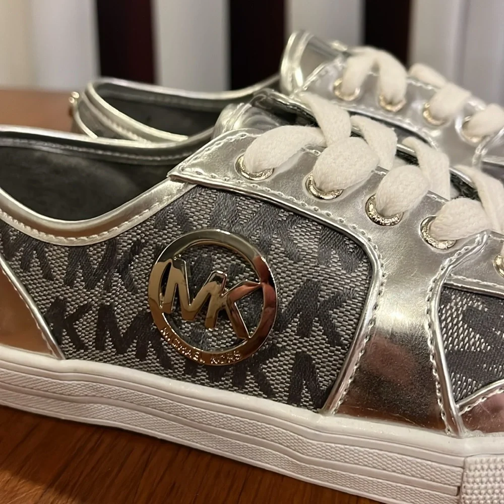 Michael Kors Ivy Low Artic Shoes Sneakers new silver Youth Girls Size 3